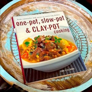 One-Pot, Slow-Pot & Clay-Pot Cooking Book